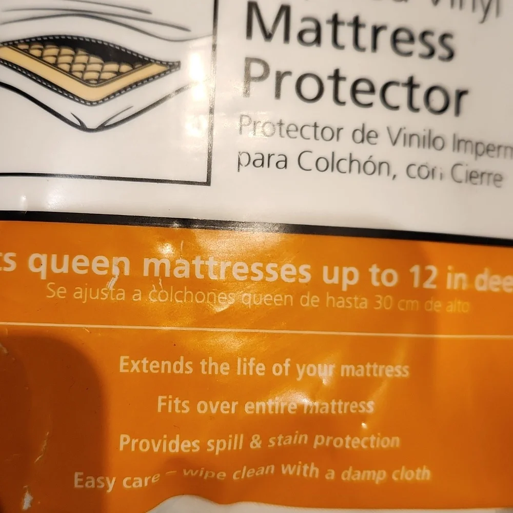 NWT Mainstays Queen Waterproof Zippered Vinyl Mattress Protector